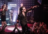 2-HollywoodU2liveonAXSTV[1]