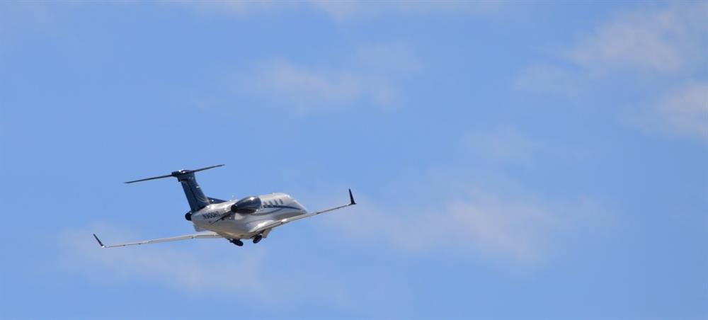 Airport Obernolte jet 8 Young Eagles 06-16 