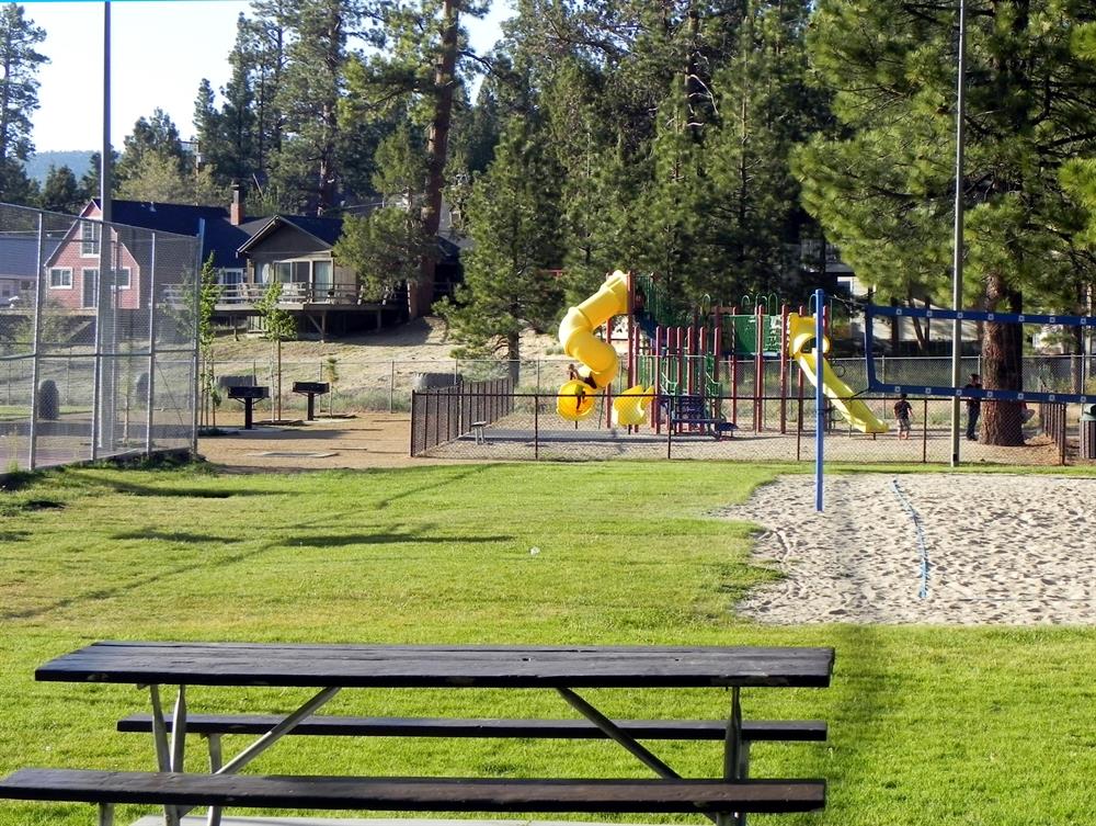 Picnic benches &  BBQs Meadow Park