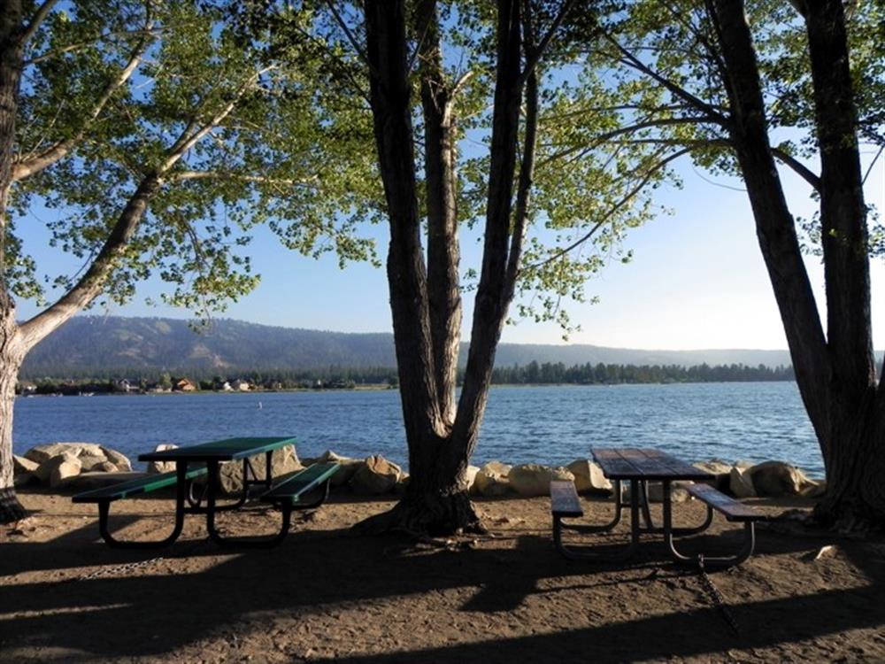 Picnic area at the East Public Boat Ramp
