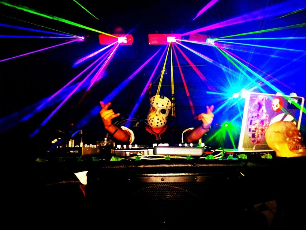 Live DJs at AV Nightclub!