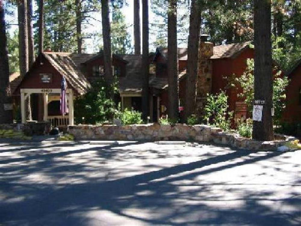 Cozy Hollow Lodge 1