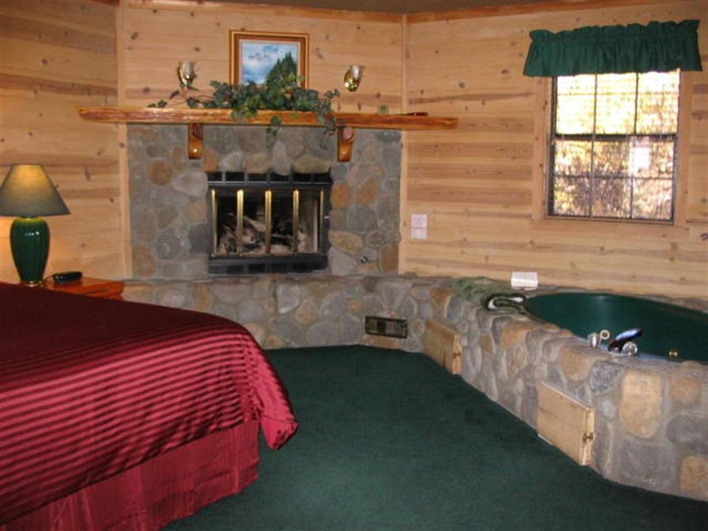 Cozy Hollow Lodge 6